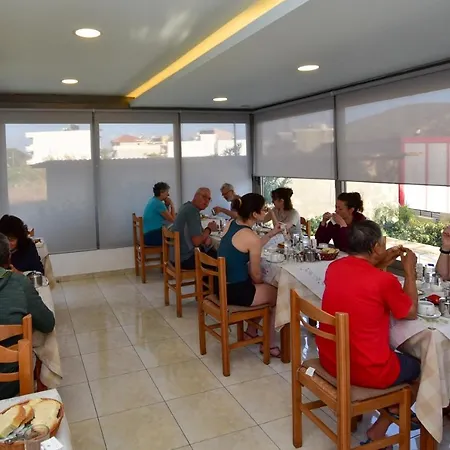 Aghas מלון